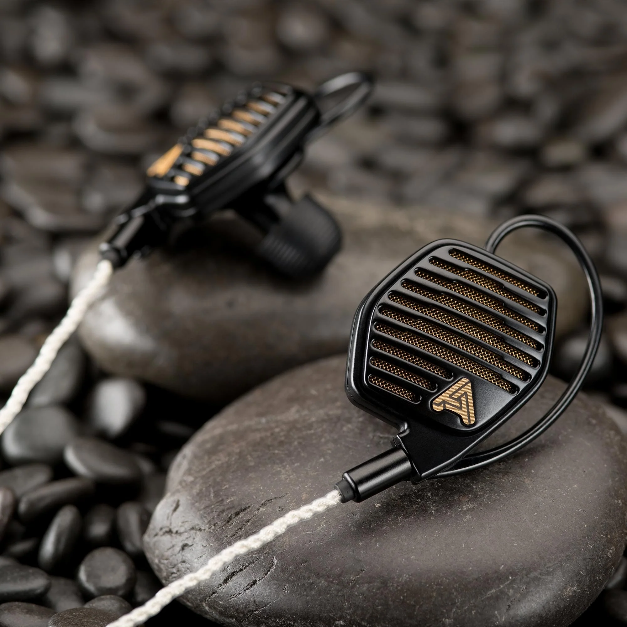 Audeze LCDi4 In-Ear Planar Headphones [DEMO UNIT] - Image 6