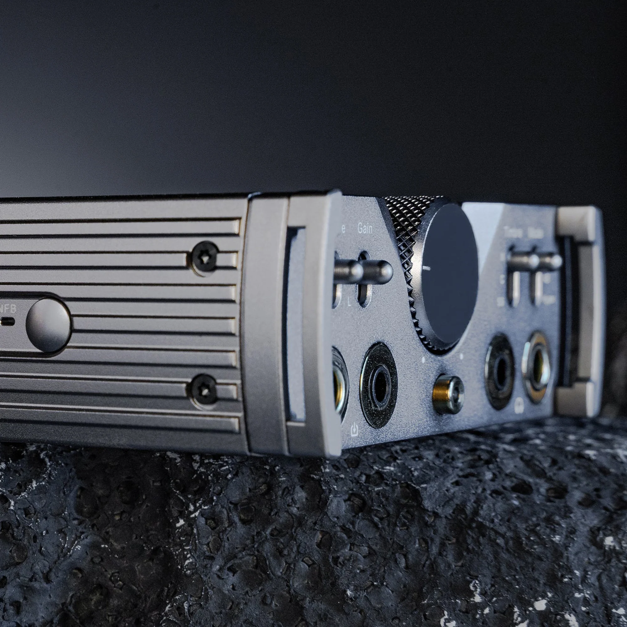 Cayin C9ii Dual NuTube Portable Tube Headphone Amplifier - Image 25
