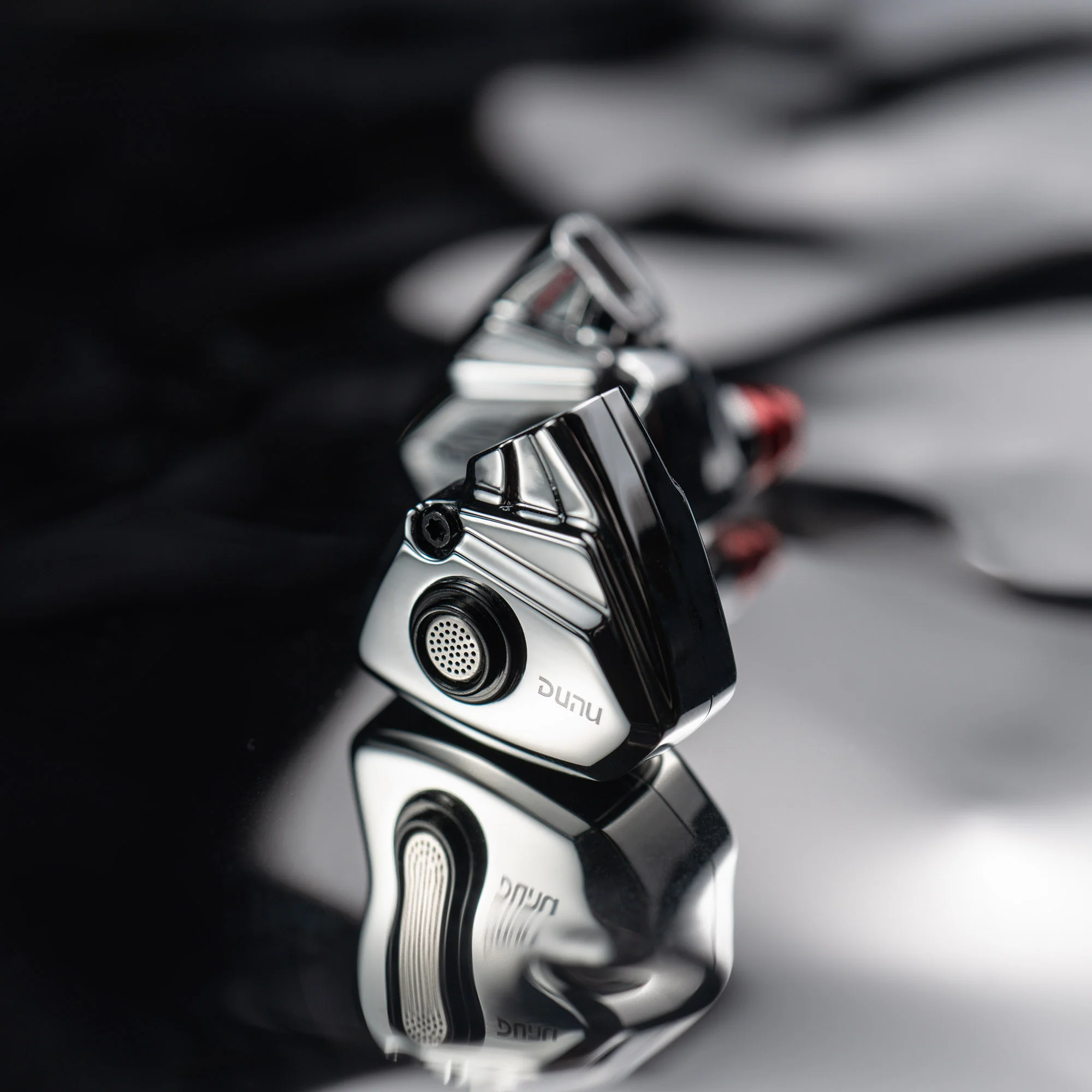 DUNU TITAN S Dynamic In-Ear Earphones - Image 13