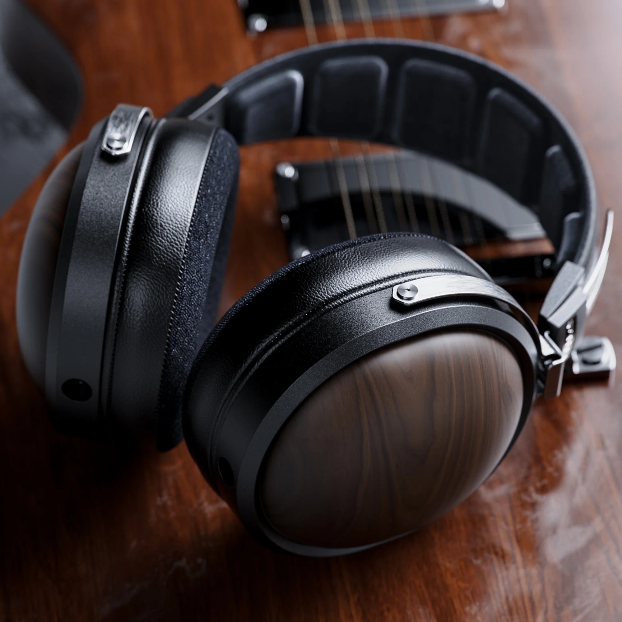 FiiO FT1 Over Ear Closed Back Headphones - Image 5