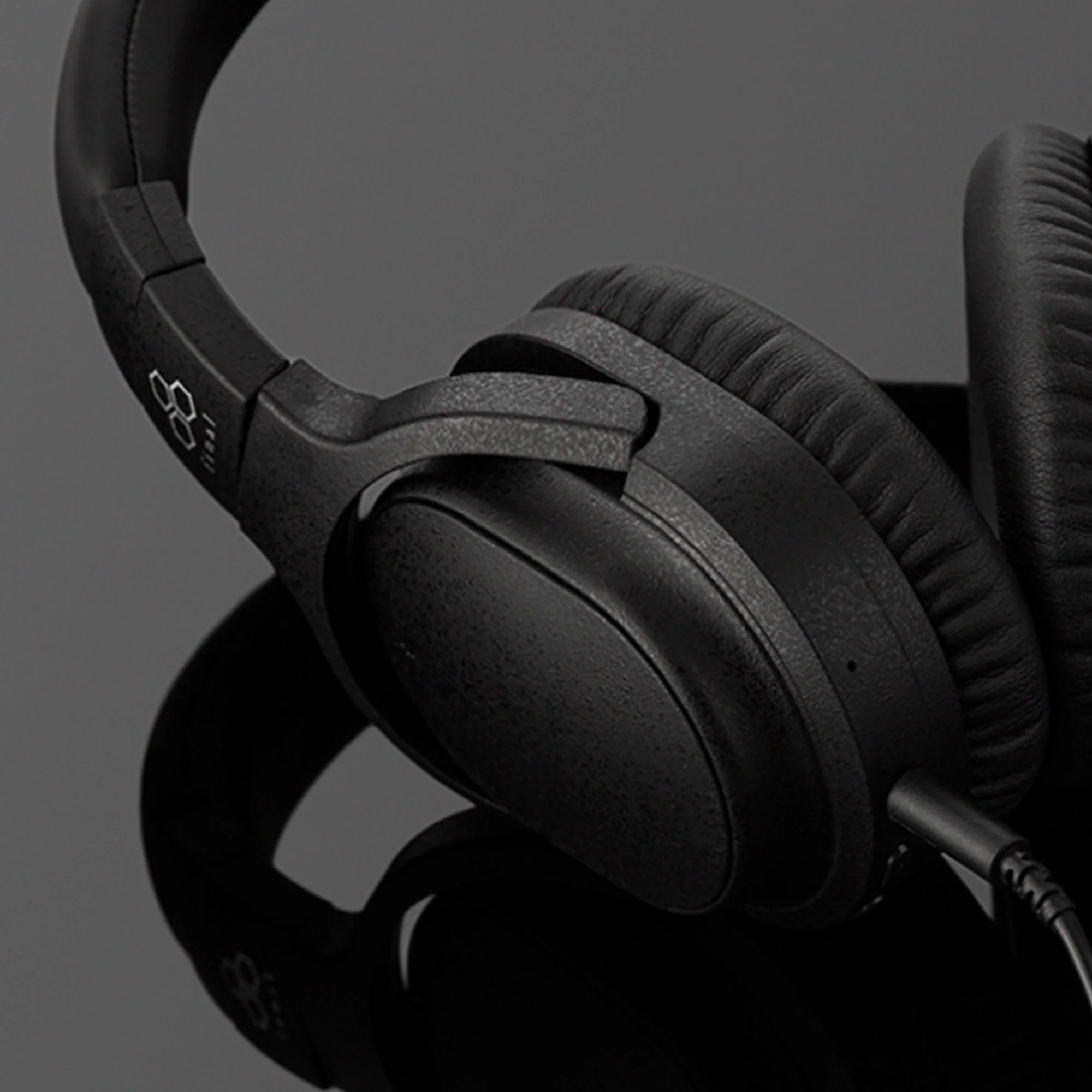 Final Audio UX3000 Wireless Noise Cancelling Headphones - Image 11