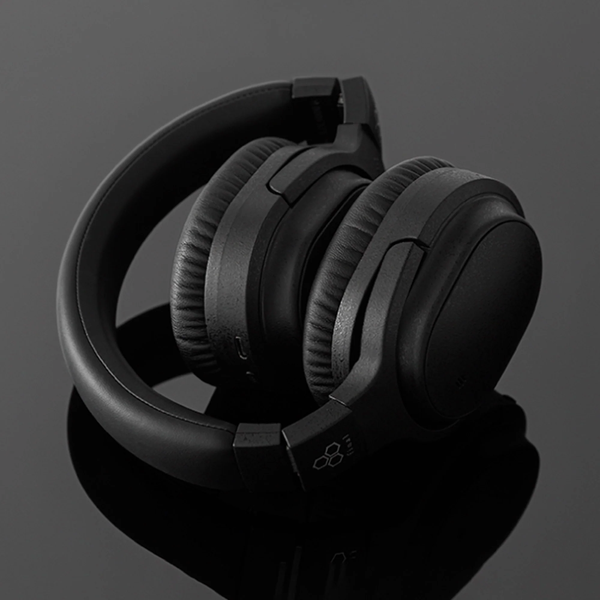Final Audio UX3000 Wireless Noise Cancelling Headphones - Image 6