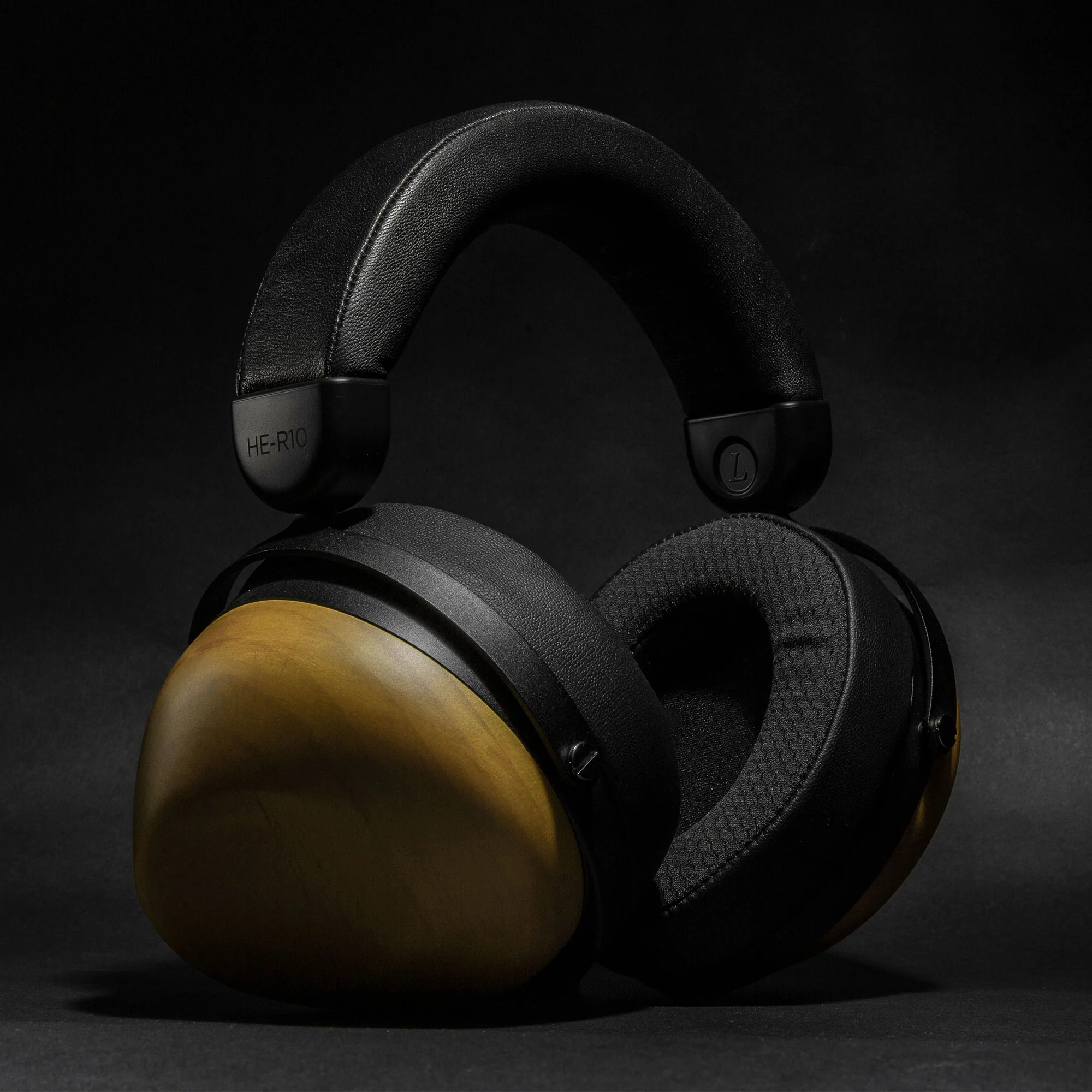 HIFIMAN HE-R10D Closed-Back Headphones - Image 7