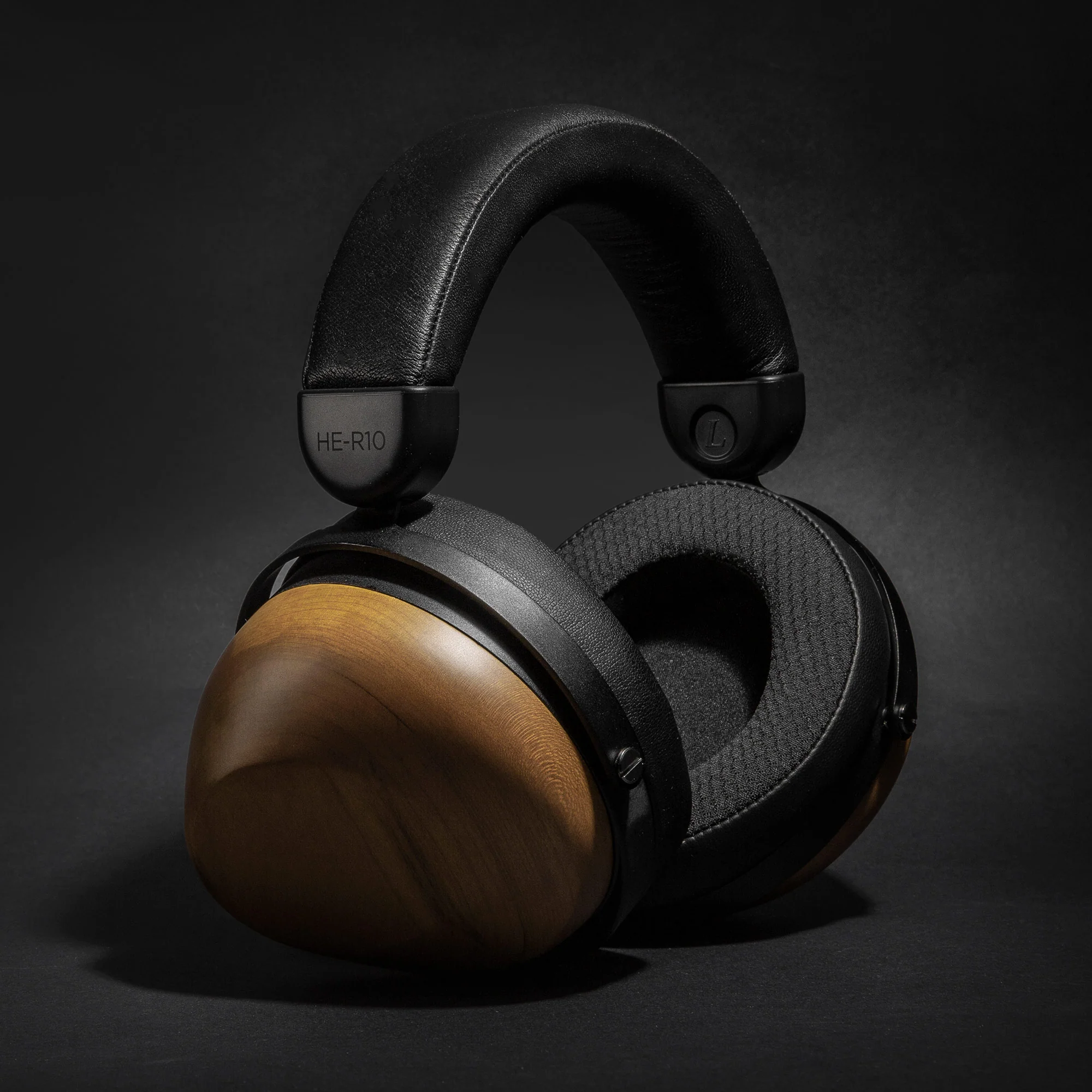 HIFIMAN HE-R10P Closed-Back Planar Magnetic Headphones - Image 6
