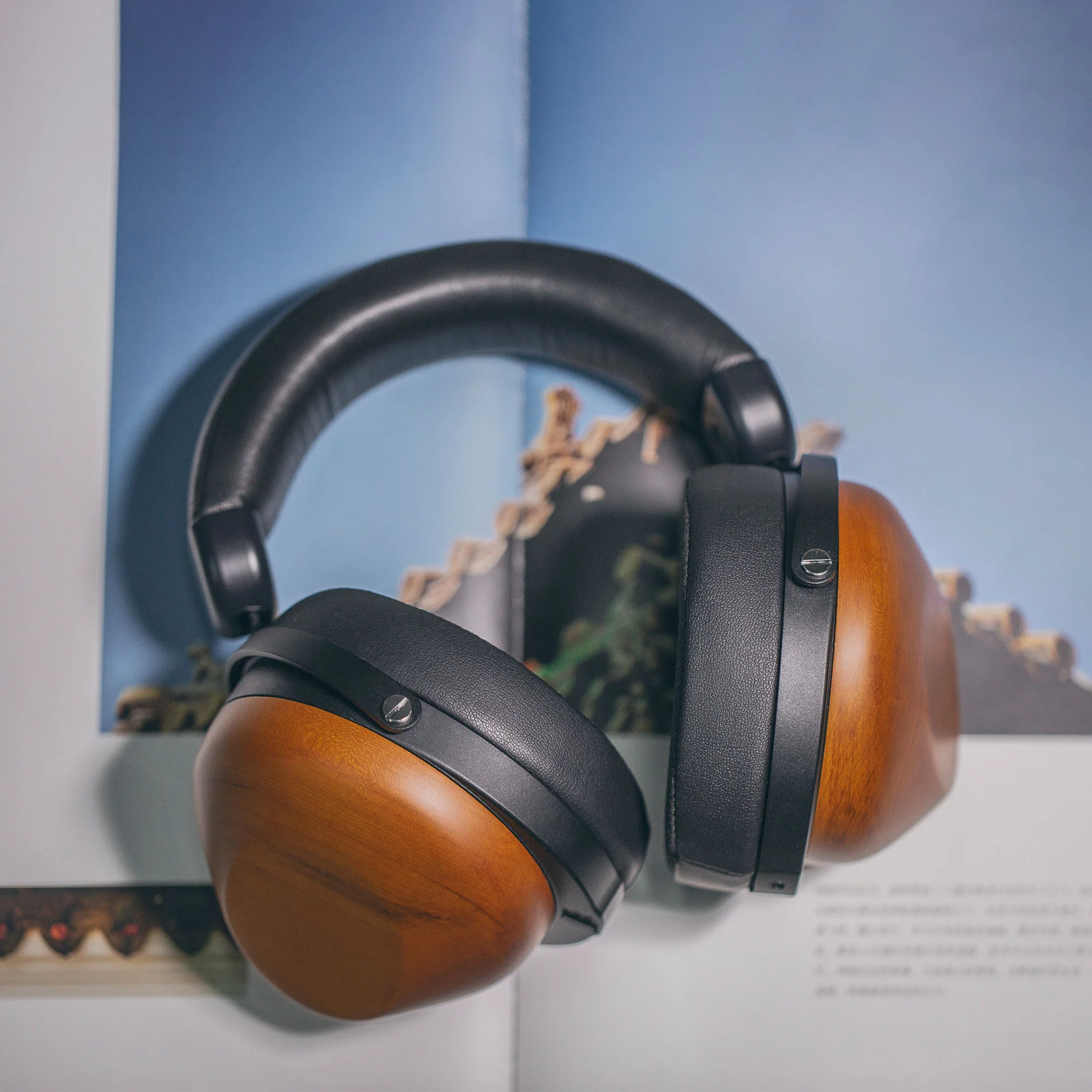 HIFIMAN HE-R10P Closed-Back Planar Magnetic Headphones - Image 7