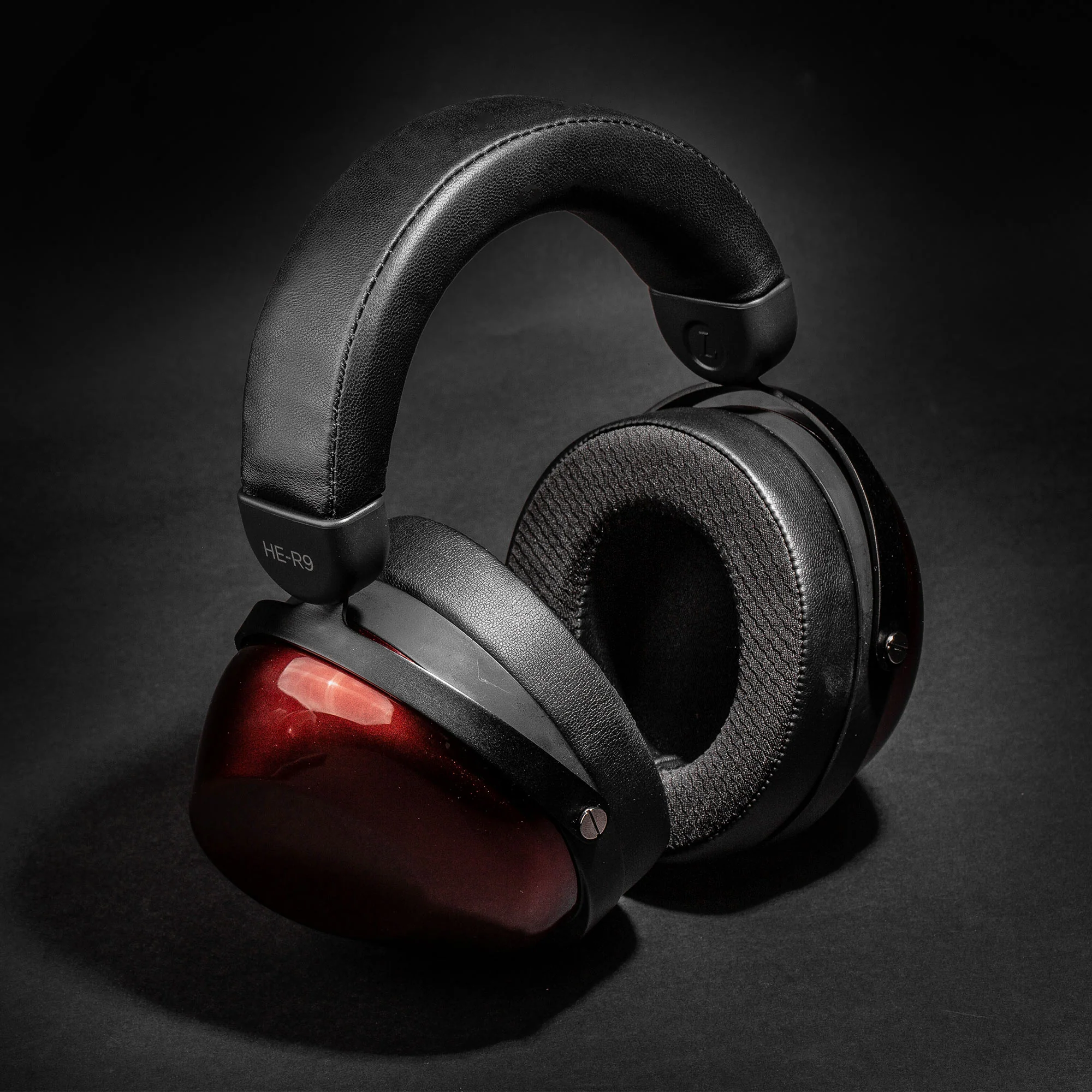 HIFIMAN HE-R9 Closed-Back Dynamic Headphones - Image 4