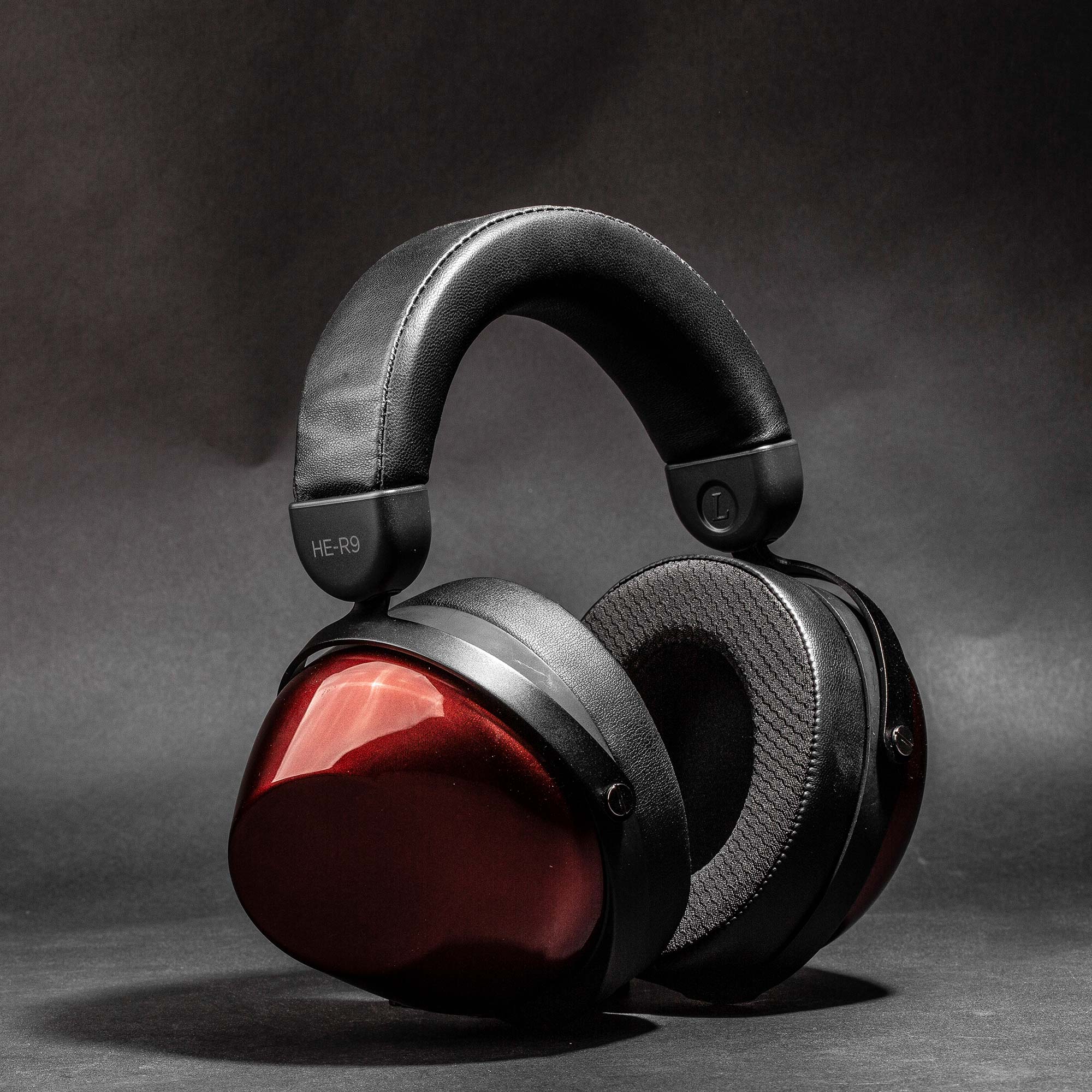 HIFIMAN HE-R9 Closed-Back Dynamic Headphones - Image 5