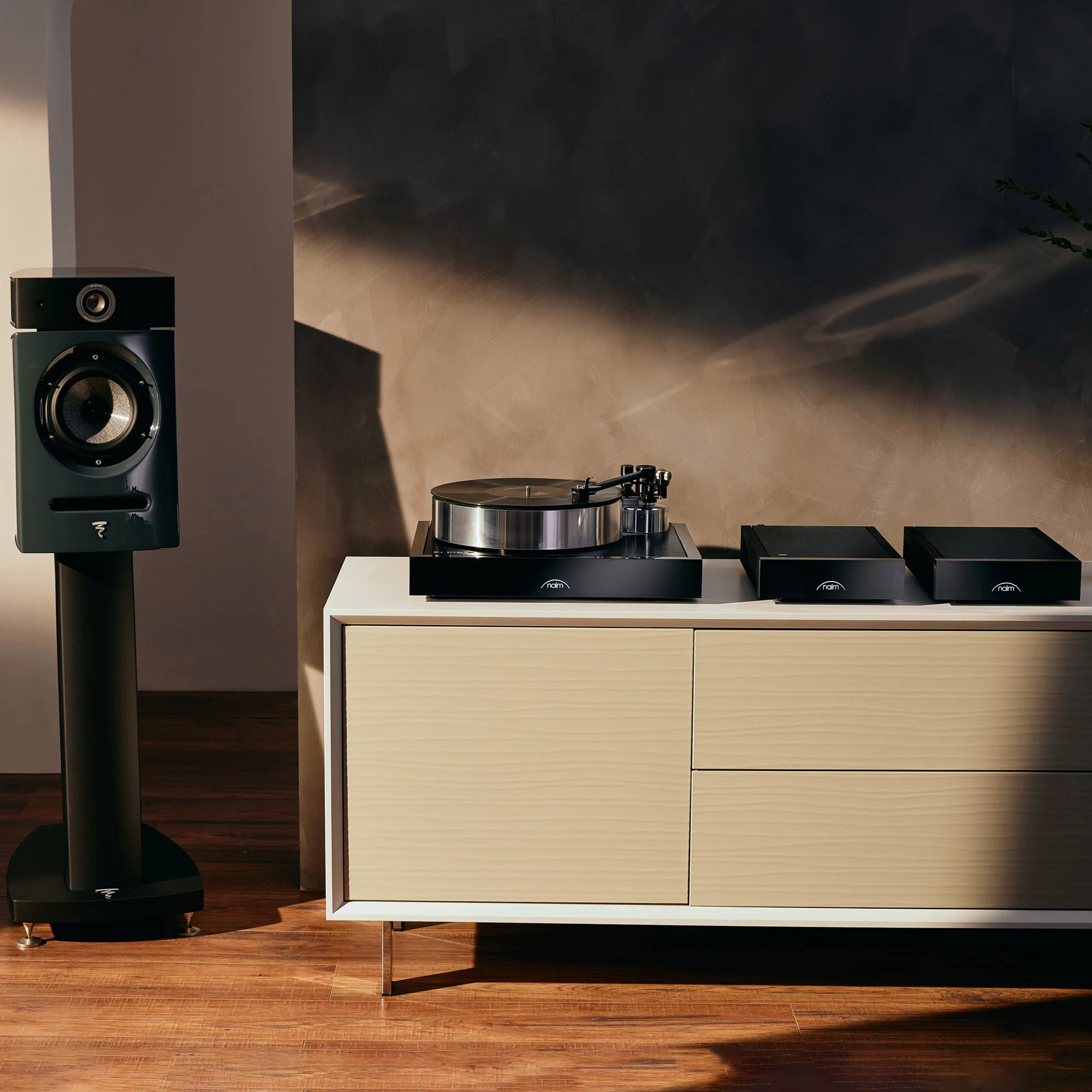 Naim Solstice Special Edition Turntable - Image 15