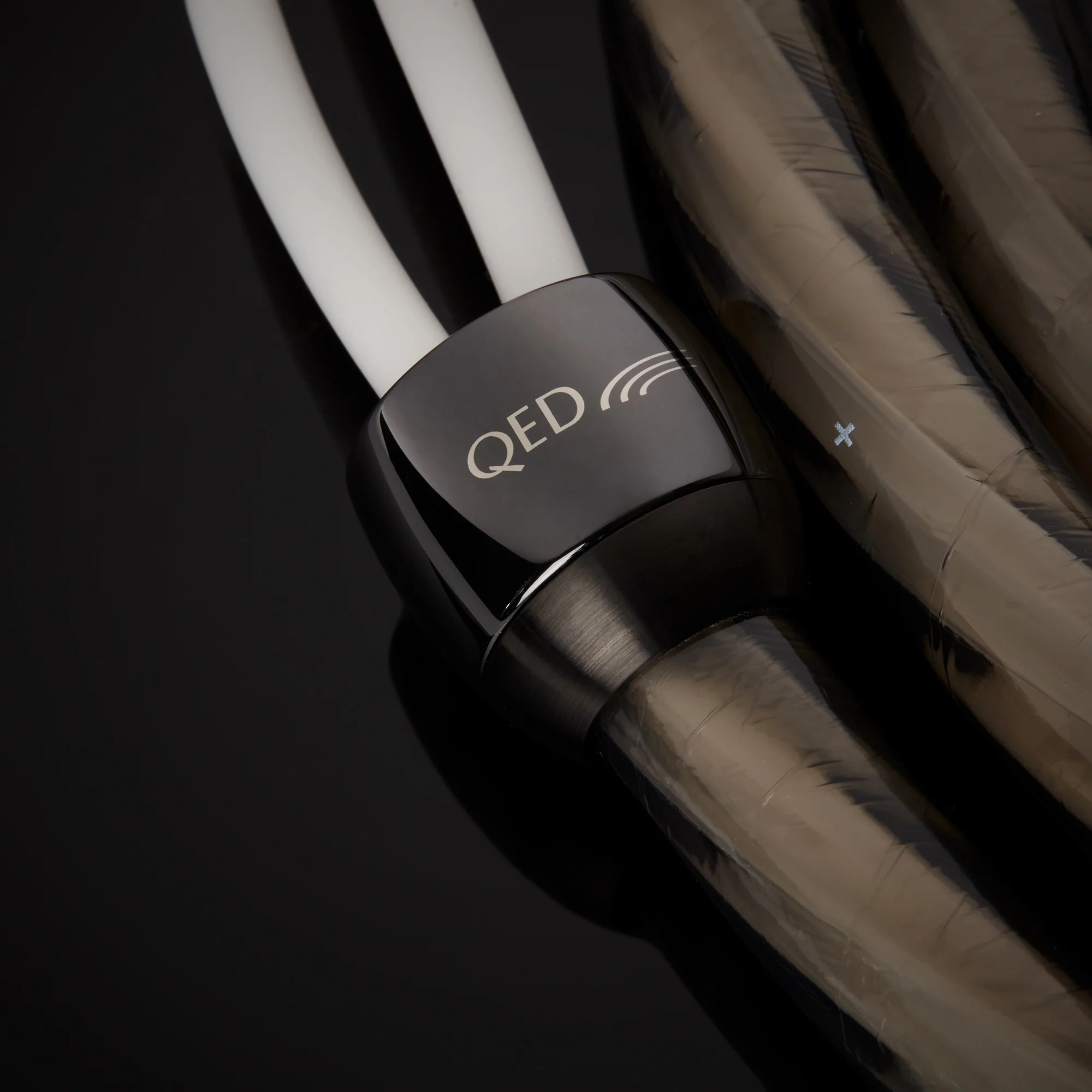 QED Supremus Zr Speaker Cable Banana Pair - Image 5