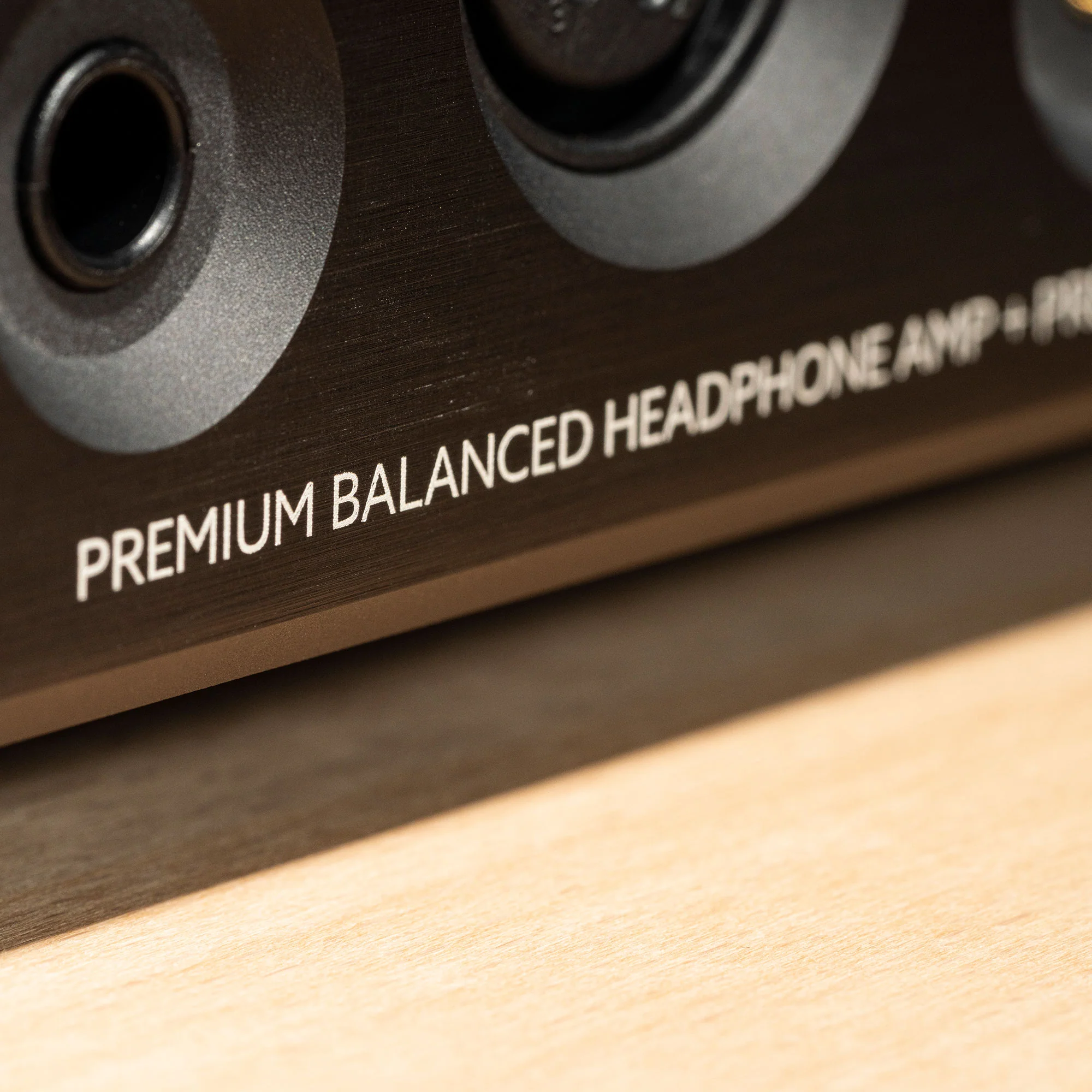 Violectric DHA V590² Balanced Headphone Amplifier & DAC - Image 5
